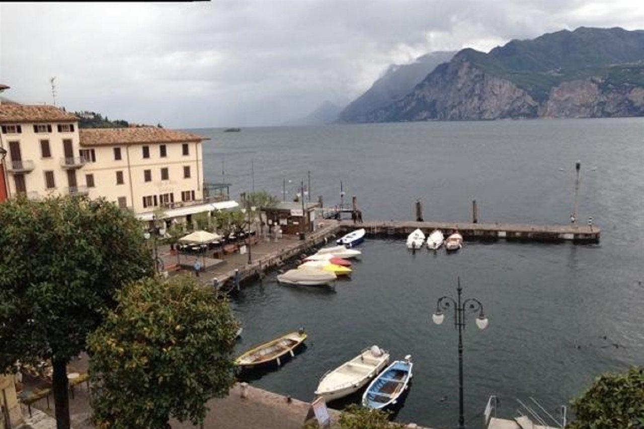 Charmante Apartament Lake Front Malcesine Exterior foto