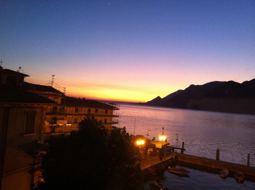 Charmante Apartament Lake Front Malcesine Quarto foto